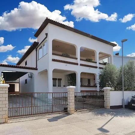Mario 2060 Apartman *