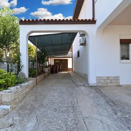 Apartman Mario 2060 Póla
