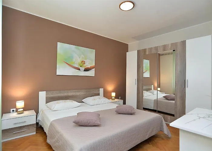 Apartman Mario 2060 Póla
