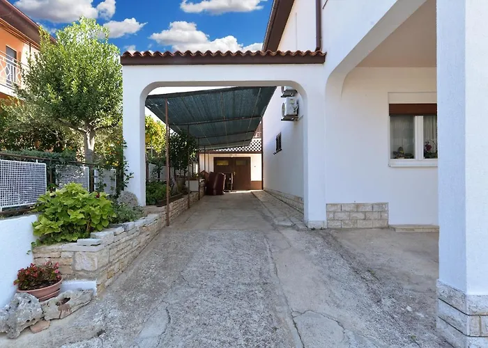 Apartman Mario 2060 Póla