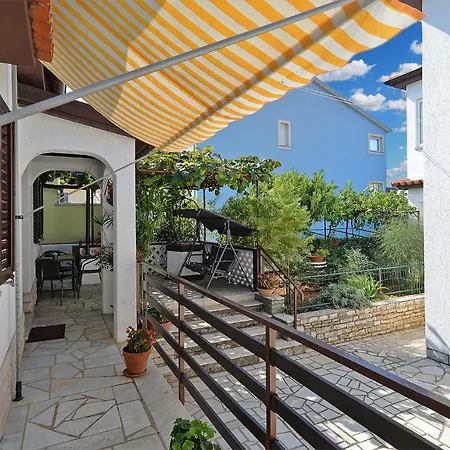 Mario 2060 アパート